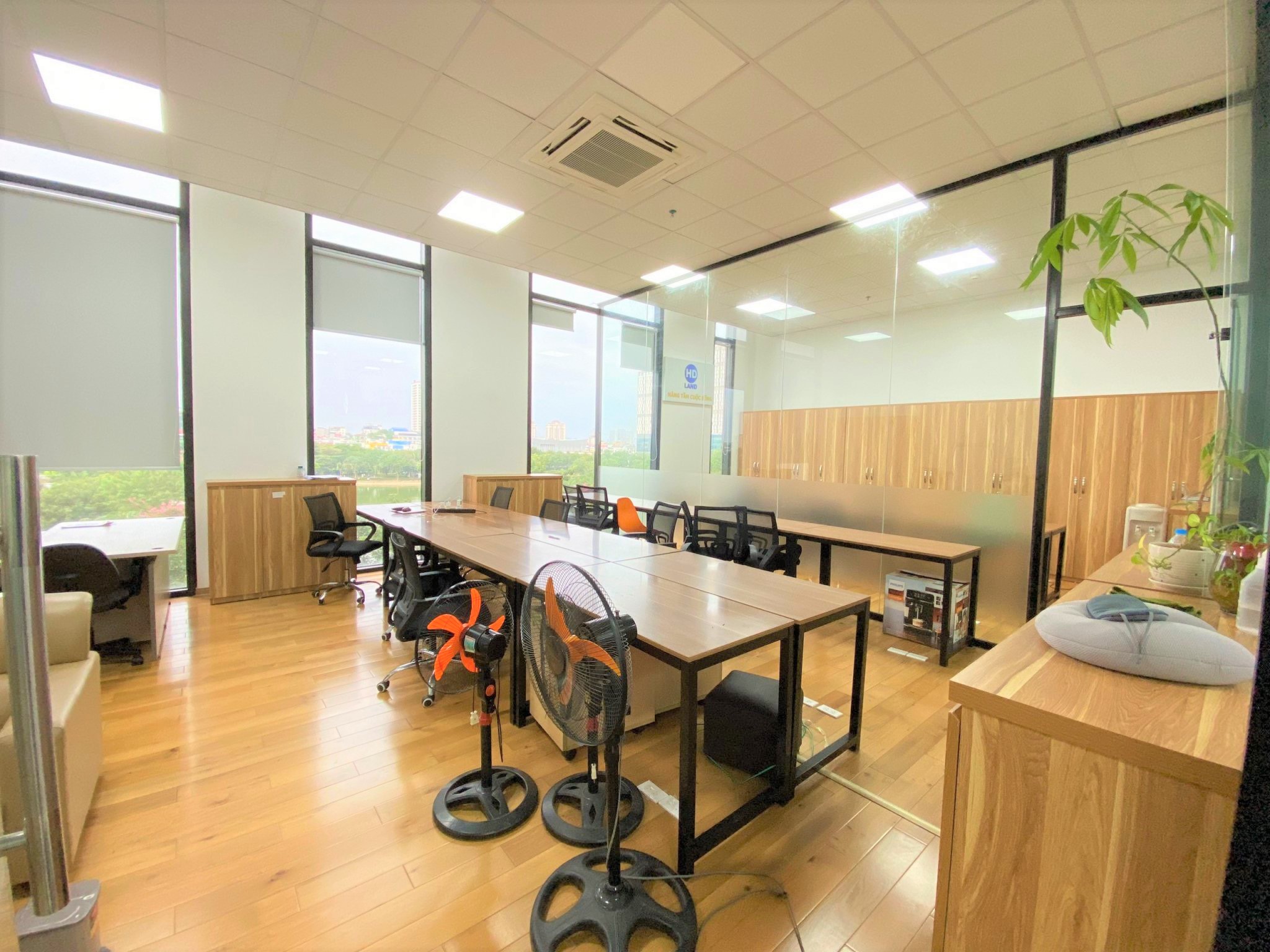 Cho thuê sàn văn phòng N01T1 Ngoại Giao Đoàn: 250m2 căn góc view hồ 5