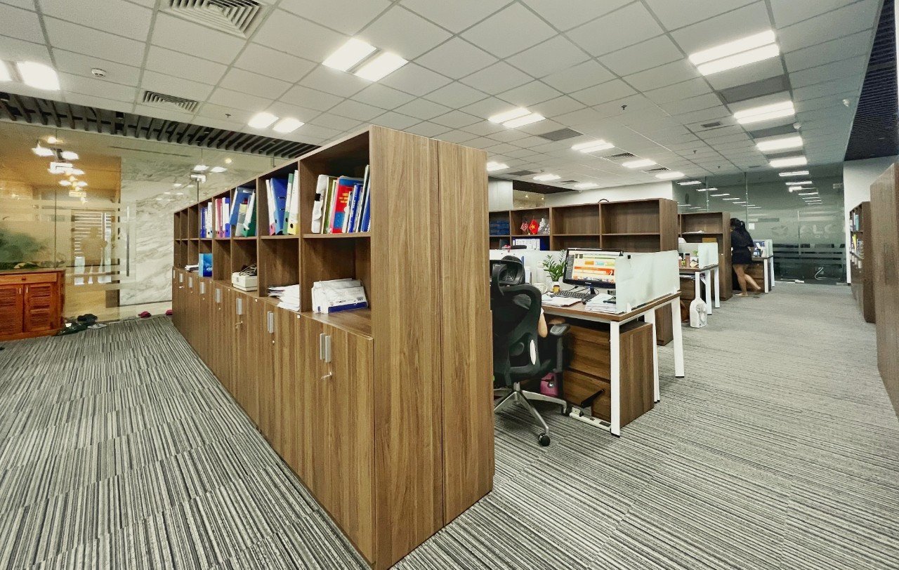 Cho thuê sàn văn phòng tầng 2 N02T1: 242m2 full đồ mới đẹp, có chia phòng nhỏ 7