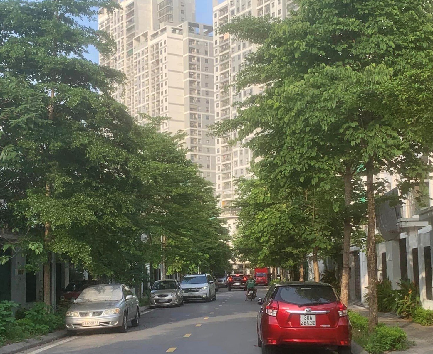Cho thuê shophouse Embassy Garden: 120m2 x 4 tầng, đồ cơ bản, kinh doanh đỉnh 3
