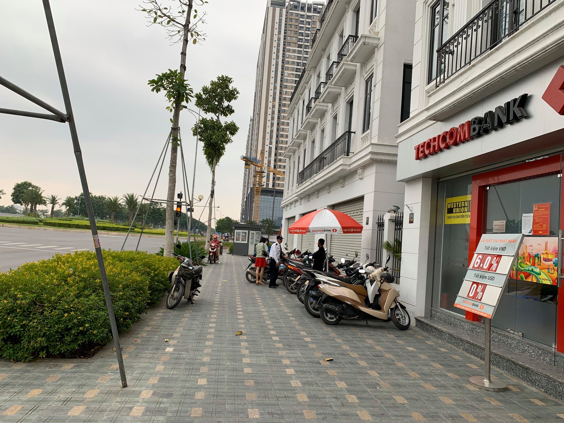 Cho thuê shophouse Embassy Garden: 120m2 x 4 tầng hoàn thiện, có thang máy 4