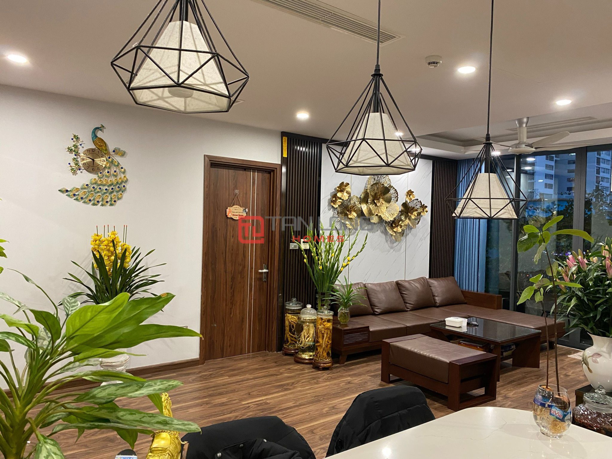 Chuyển nhượng căn 4 ngủ 136,03m2 full đồ mới đẹp tại N01T8 Ngoại Giao Đoàn 2