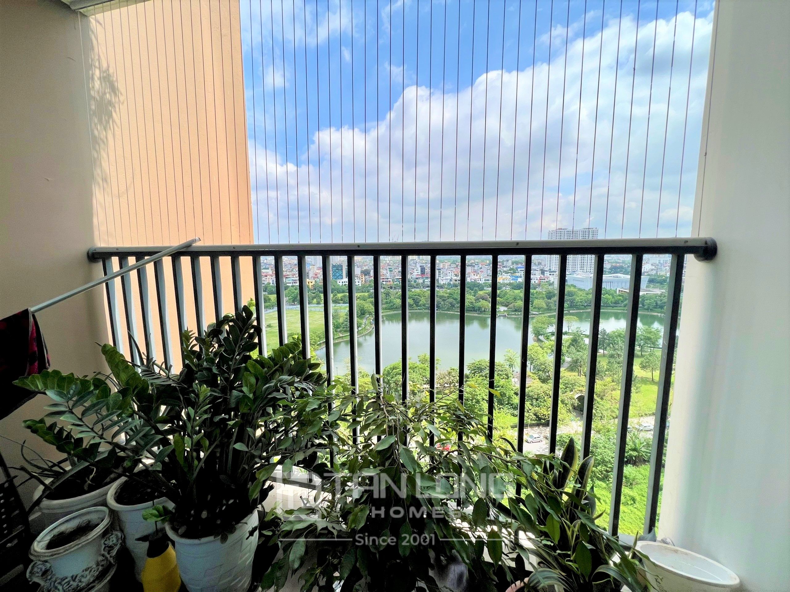 Chuyển nhượng nhanh căn 2PN/87m2 view hồ, đồ cơ bản tại N01T4 5