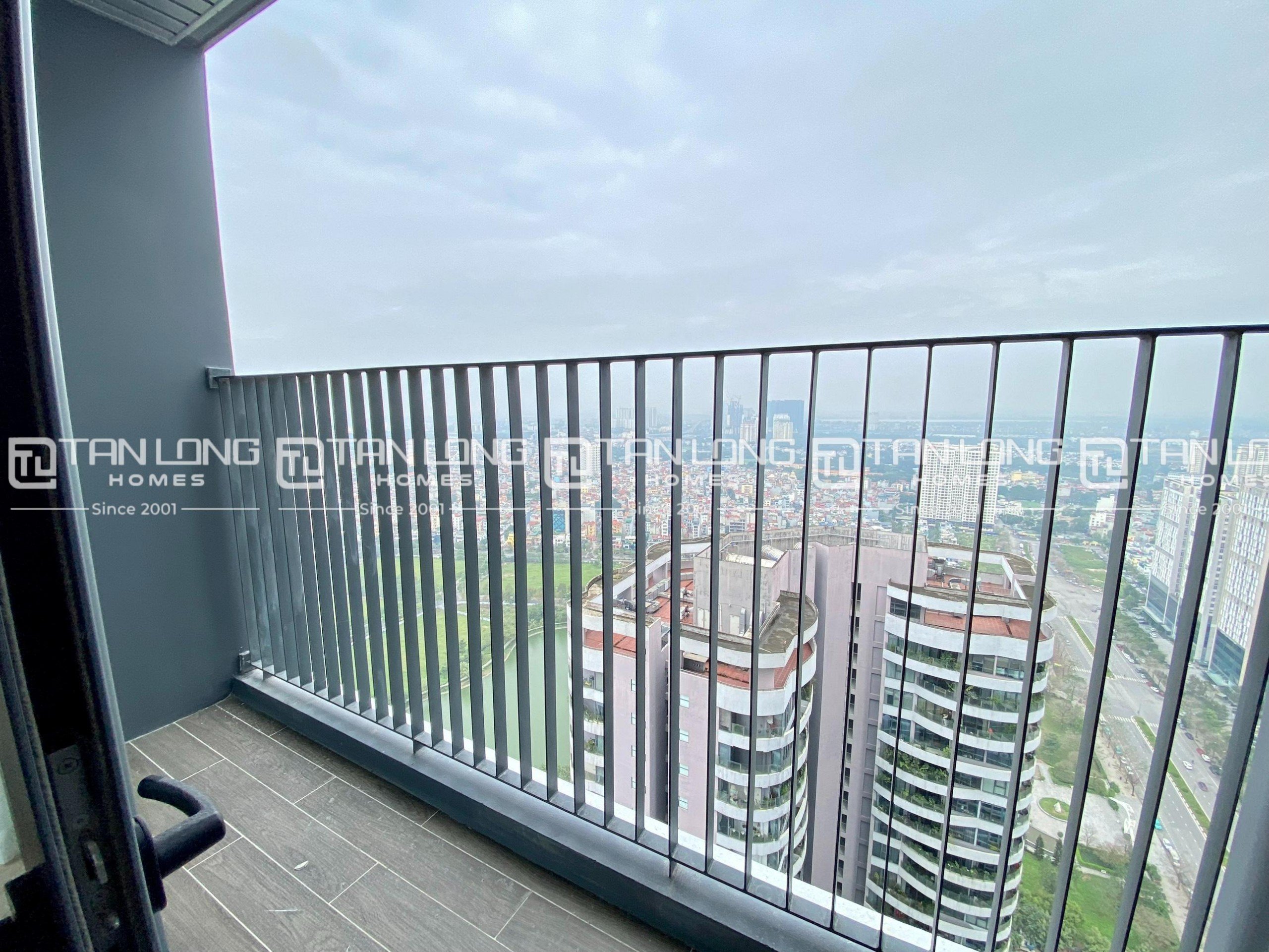 For rent: 3-bedroom apartment in the N01T6 building of Ngoai Giao Doan with built-in furniture 3