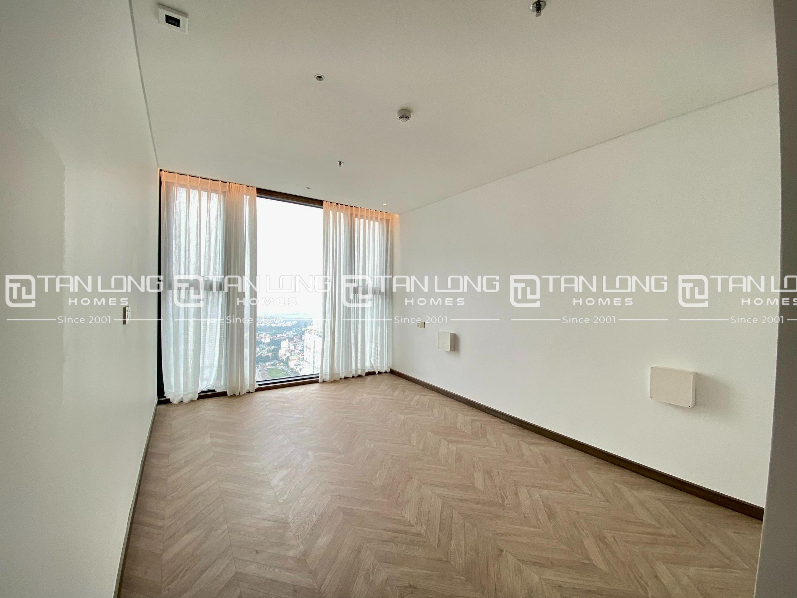 For rent: 3-bedroom apartment in the N01T6 building of Ngoai Giao Doan with built-in furniture 4