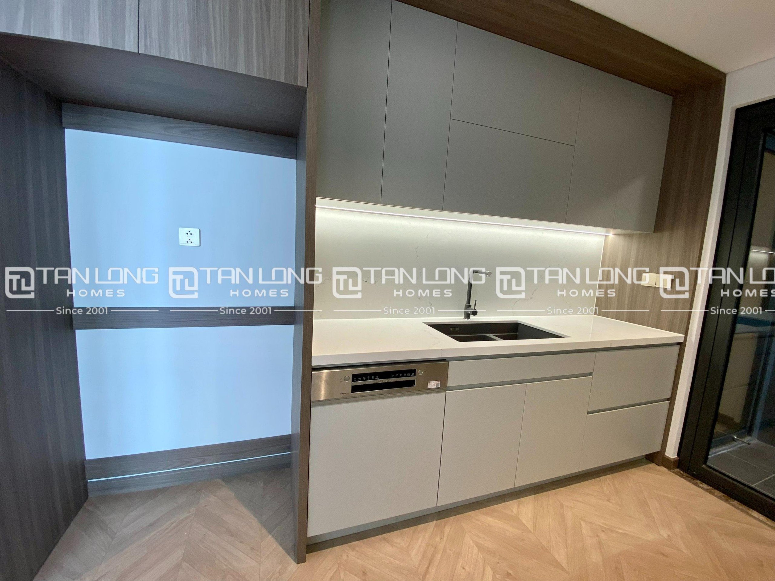 For rent: 3-bedroom apartment in the N01T6 building of Ngoai Giao Doan with built-in furniture 6