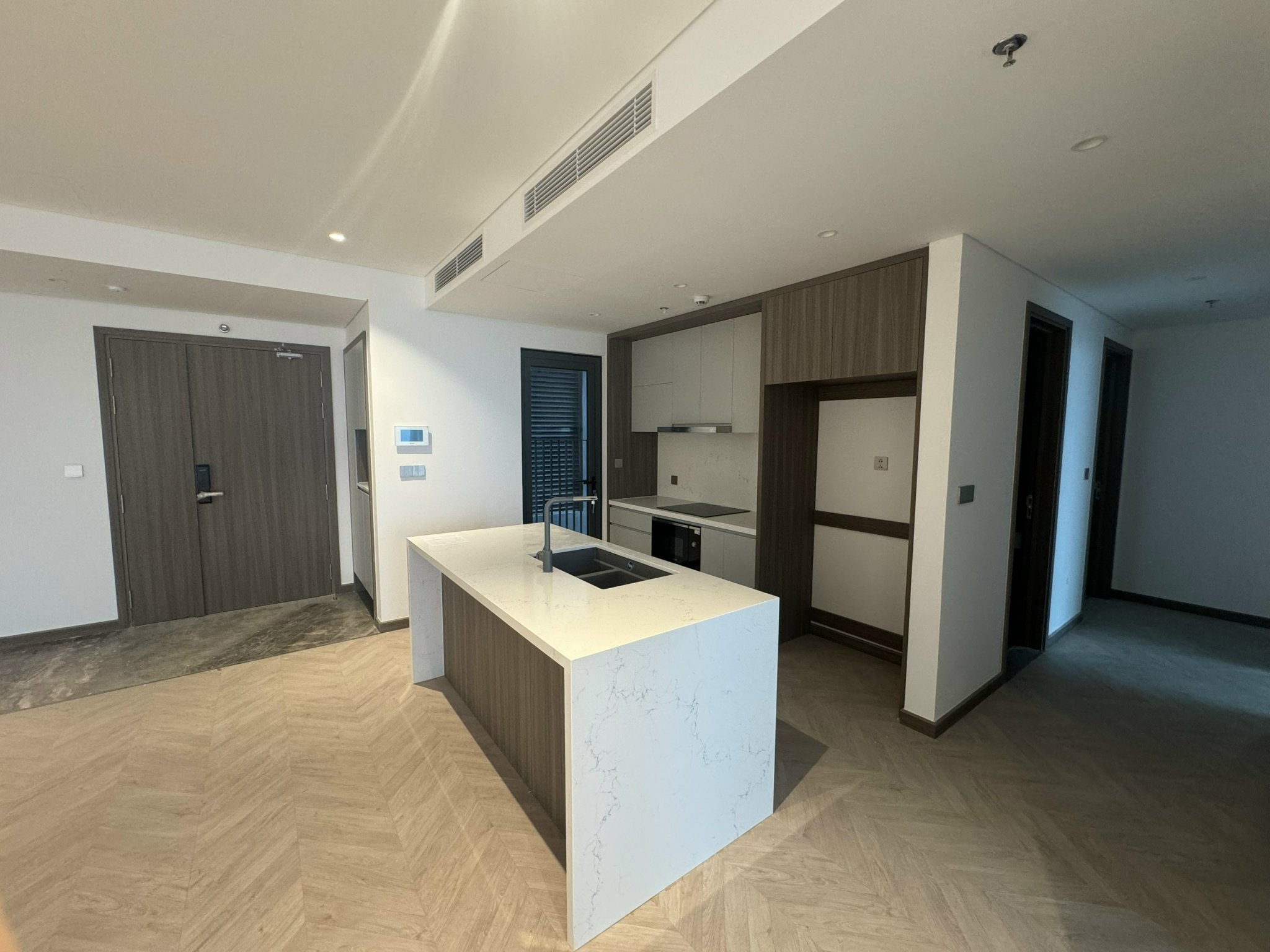 For rent: 3-bedroom apartment with neutral tones located at N01T6 Diplomatic Corps. 3