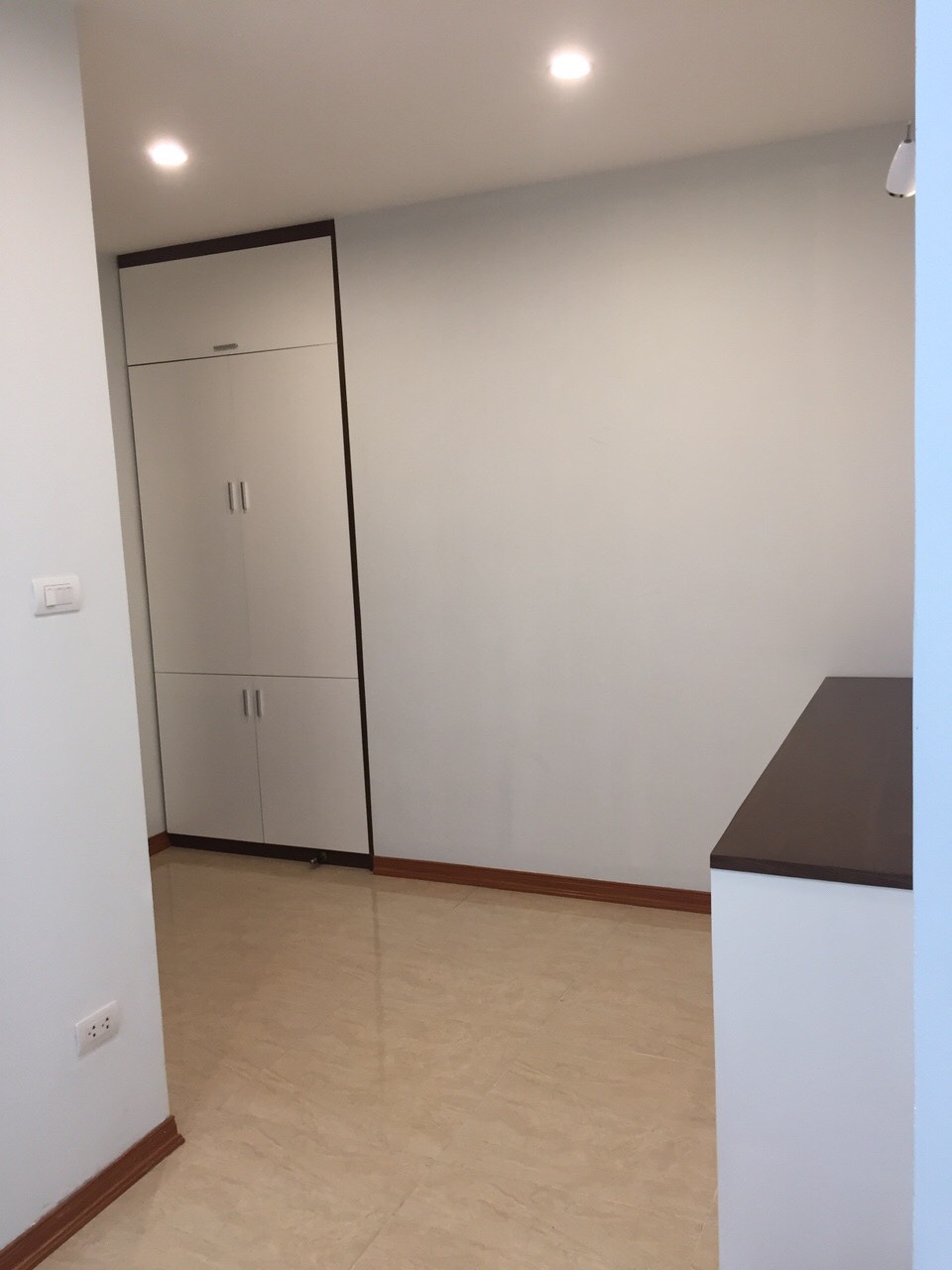 Gia đình cần bán Bán căn hộ tòa N04B-T2 khu ngoại giao đoàn diện tích 129m2 giá chỉ 36 triệu/ 1 m2 2