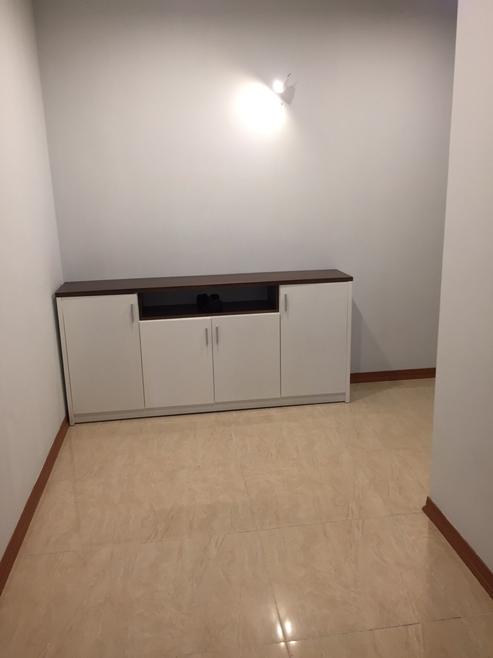 Gia đình cần bán Bán căn hộ tòa N04B-T2 khu ngoại giao đoàn diện tích 129m2 giá chỉ 36 triệu/ 1 m2 3