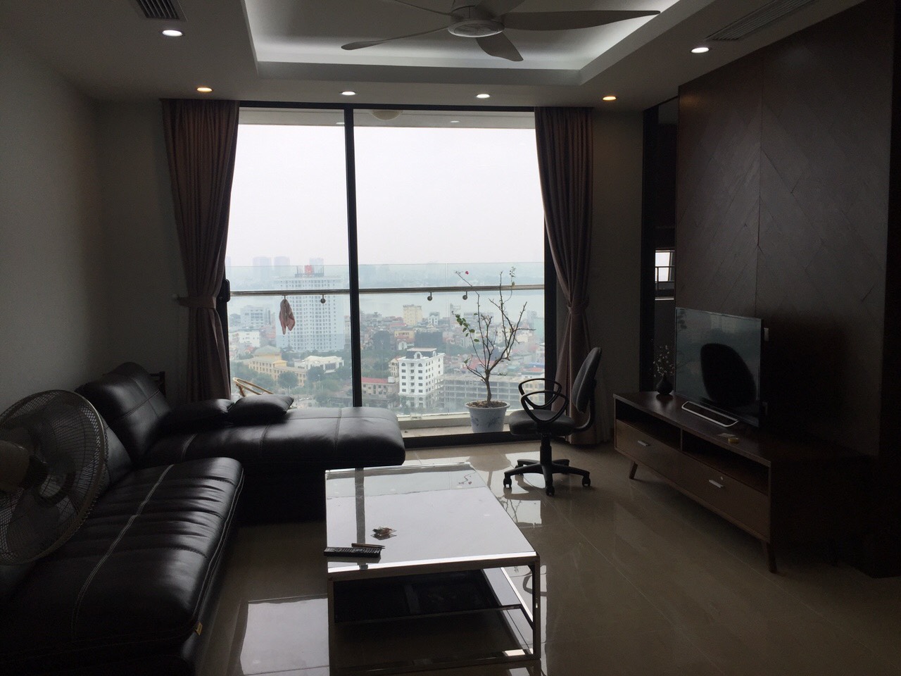 Gia đình cần bán Bán căn hộ tòa N04B-T2 khu ngoại giao đoàn diện tích 129m2 giá chỉ 36 triệu/ 1 m2 5