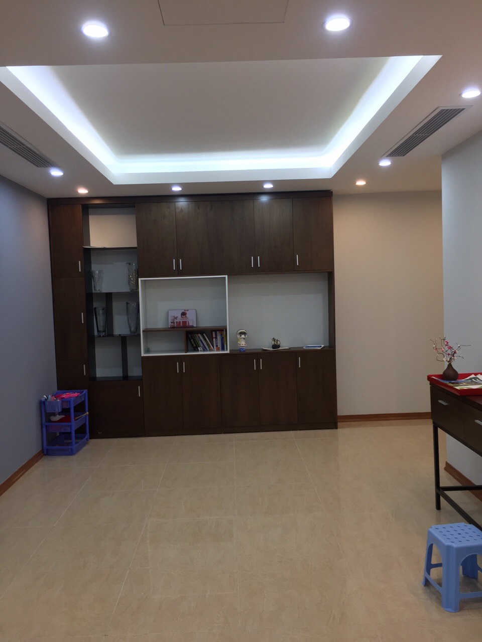 Gia đình cần bán Bán căn hộ tòa N04B-T2 khu ngoại giao đoàn diện tích 129m2 giá chỉ 36 triệu/ 1 m2 6