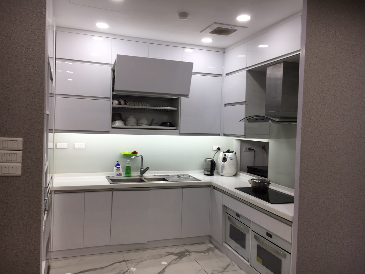 Giá tốt cho thuê căn hộ 3 ngủ, đủ đồ đẹp tầng trung tòa N03-T5, Ngoại Giao Đoàn, 3