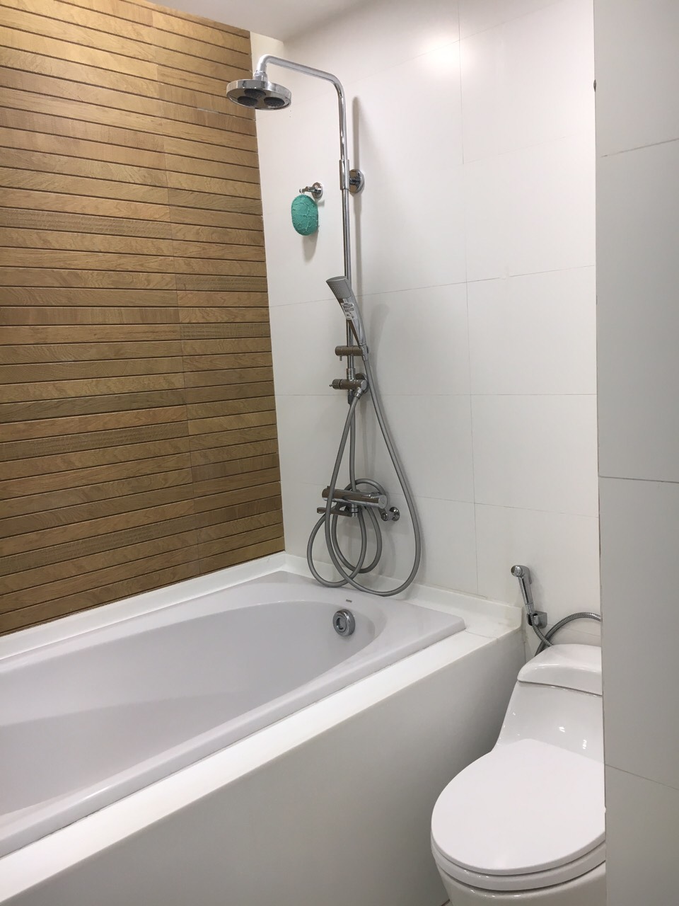 Giá tốt cho thuê căn hộ 3 ngủ, đủ đồ đẹp tầng trung tòa N03-T5, Ngoại Giao Đoàn, 6