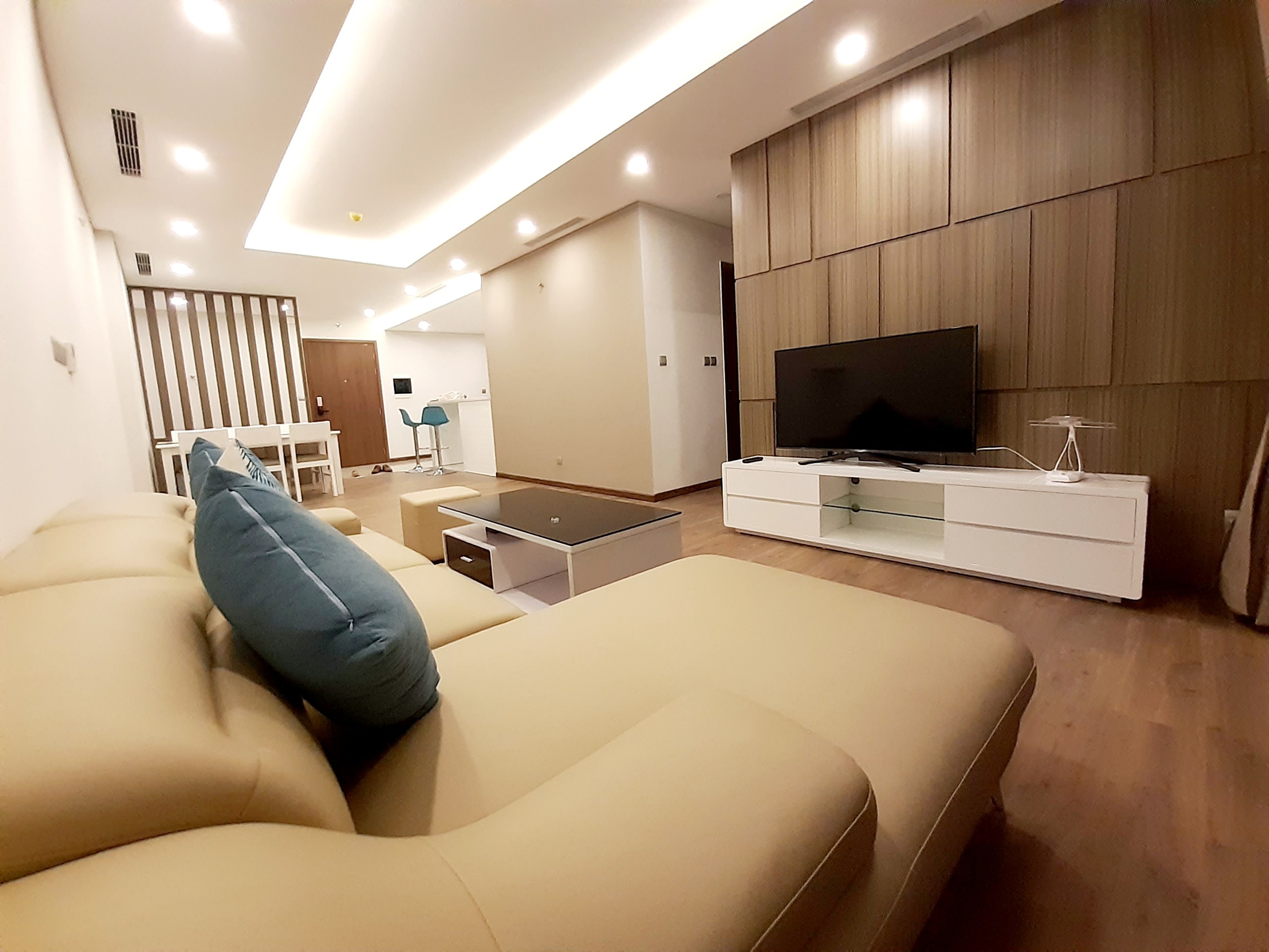 $850 | 3BEDS | 2BATHS apartment with UNIQUE RENOVATED kitchen for rent in N01T4, Ngoai Giao Doan