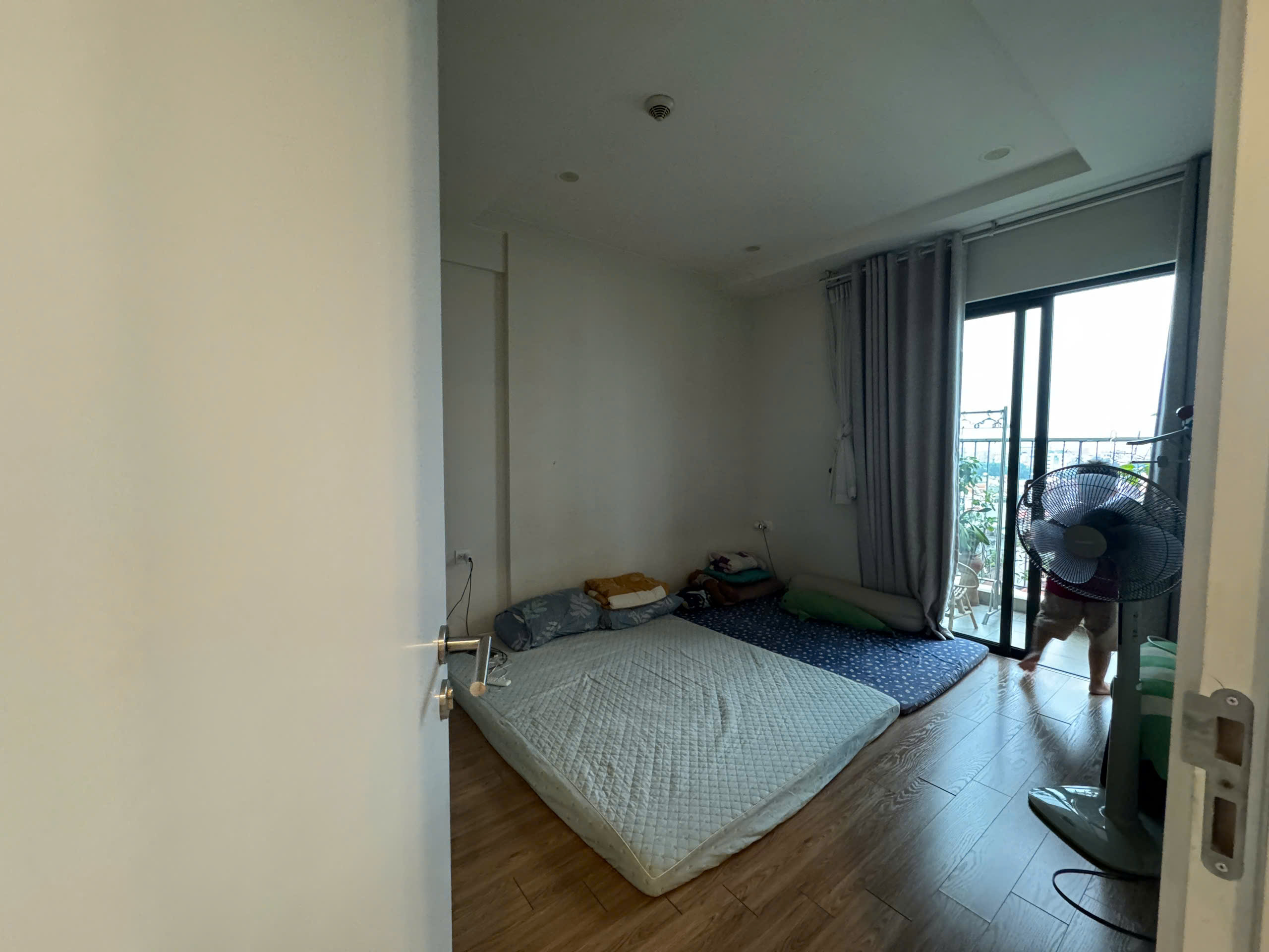 Mới! Bán căn hộ 2 phòng ngủ 84m2 chung cư Kosmo Tây Hồ ban công Đông Nam bao phí 4
