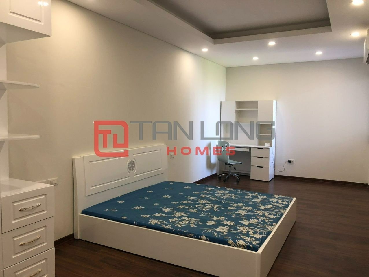 137m2 4-bedroom apartment for rent in N01T8 Diplomatic Corps