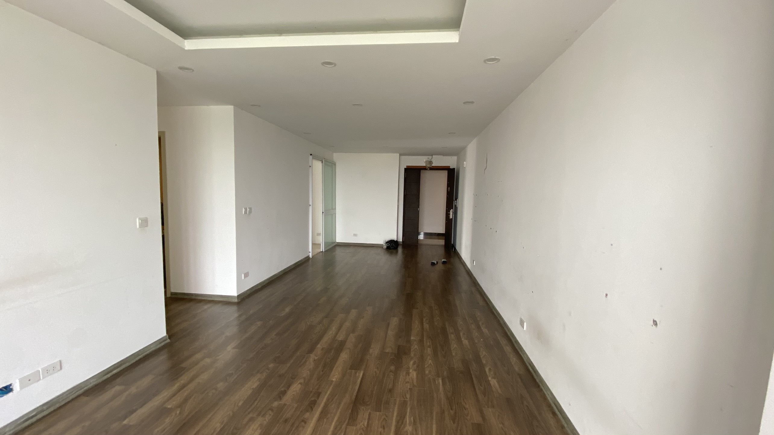 3 bedroom apartment basic furniture for rent in N02T3 Quang Minh Tower
