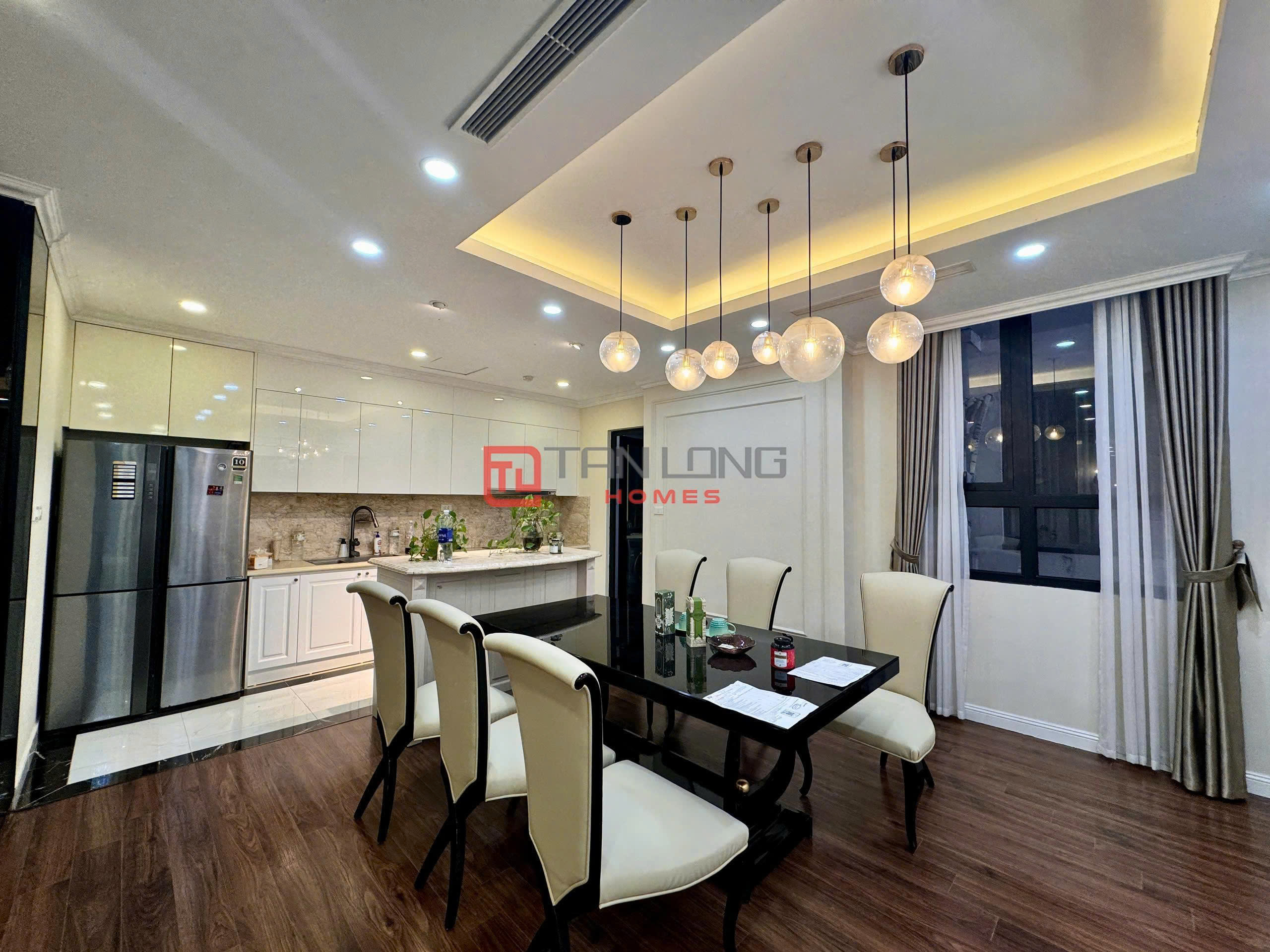 Chính chủ bán căn 3 ngủ N01T1 - DT: 132m2 cửa Đông - Ban công Bắc view hồ điều hòa Ngoại Giao Đoàn