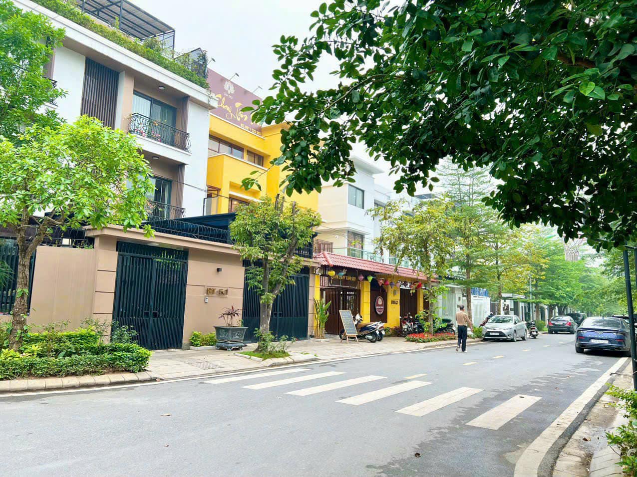 Cho thuê biệt thự Embassy Garden 226m2 full đồ, kinh doanh tốt