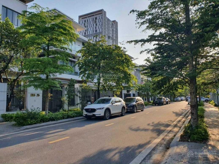 Cho thuê biệt thự Embassy Garden 243m2 x 3.5 tầng hoàn thiện, giá cực tốt