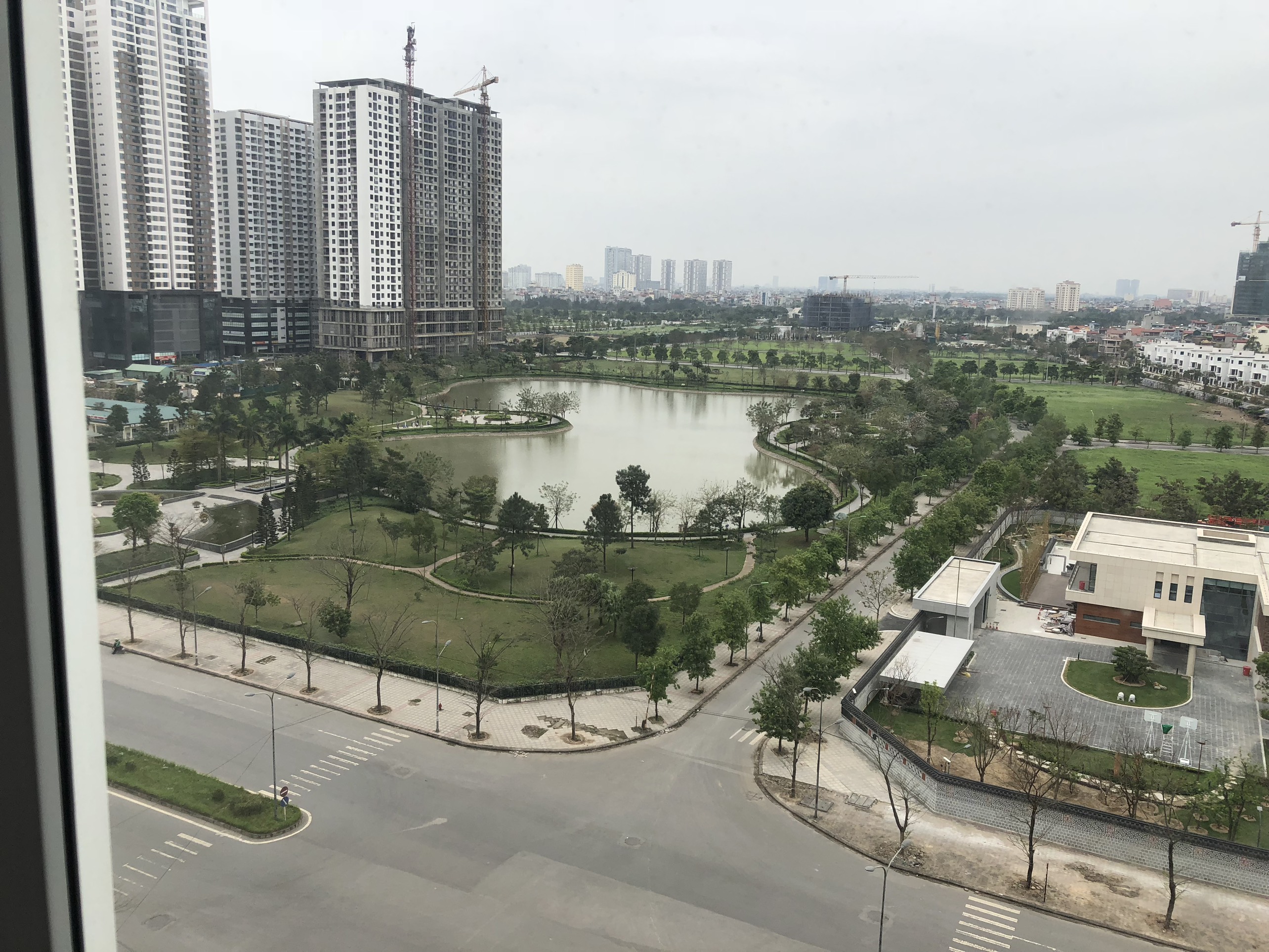 Cho thuê căn 3PN tầng thấp toà N02 T3 Ngoại Giao Đoàn, view Hồ