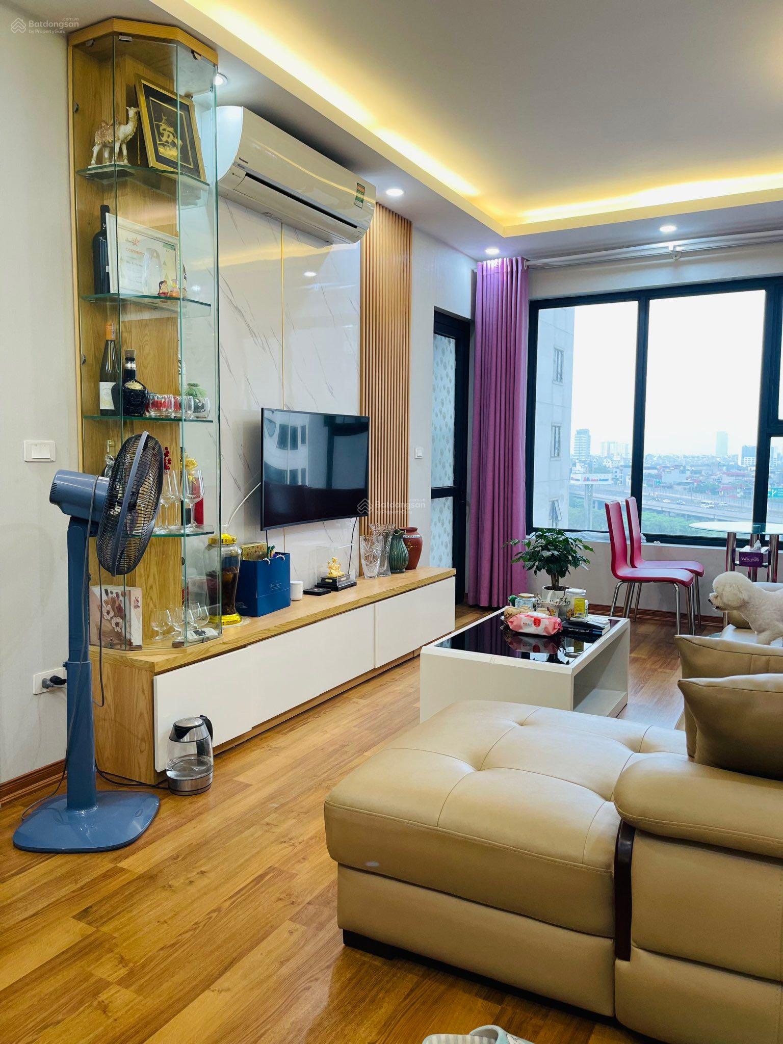 Cho thuê căn hộ 2 phòng ngủ đủ đồ tầng trung diện tích 67m2 toà A1 Green Stars Phạm Văn Đồng