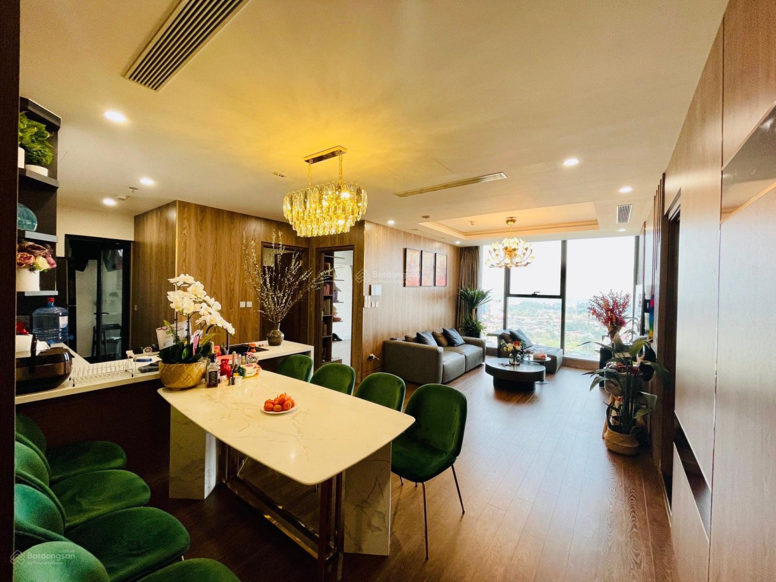 Cho thuê căn hộ 3 phòng ngủ tầng cao hướng Tây Nam view siêu thoáng toà B4 Green Stars Phạm Văn Đồng