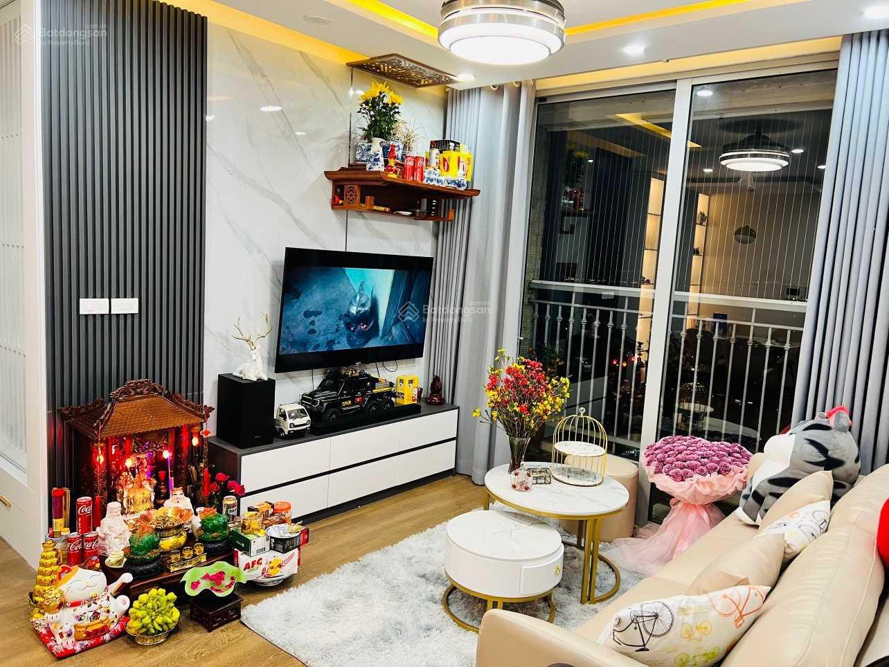 Cho thuê nhanh căn hộ 2 phòng ngủ toà A2 Green Stars Phạm Văn Đồng hướng Đông Nam đầy đủ nội thất mới