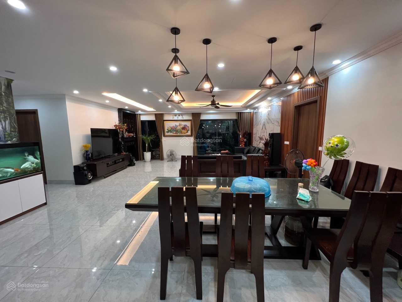 Chủ nhà muốn cho thuê căn hộ 2 phòng ngủ Green Stars Phạm Văn Đồng hướng Tây Nam view nội khu