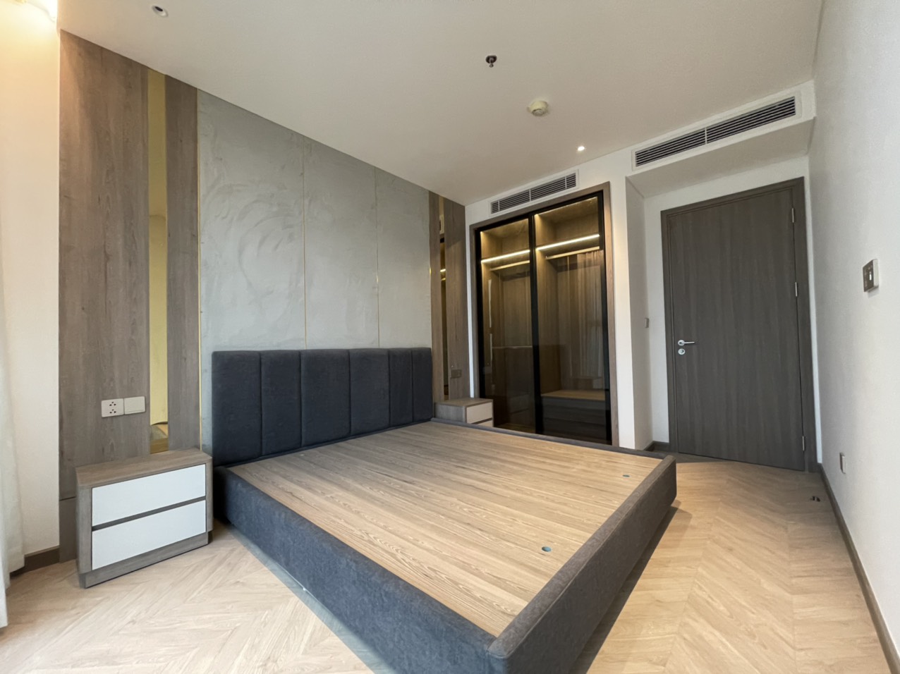 Rent this 105m2 lakeview 3 bedroom apartment in N01T6 Han Jardin Diplomatic Corps now! 3