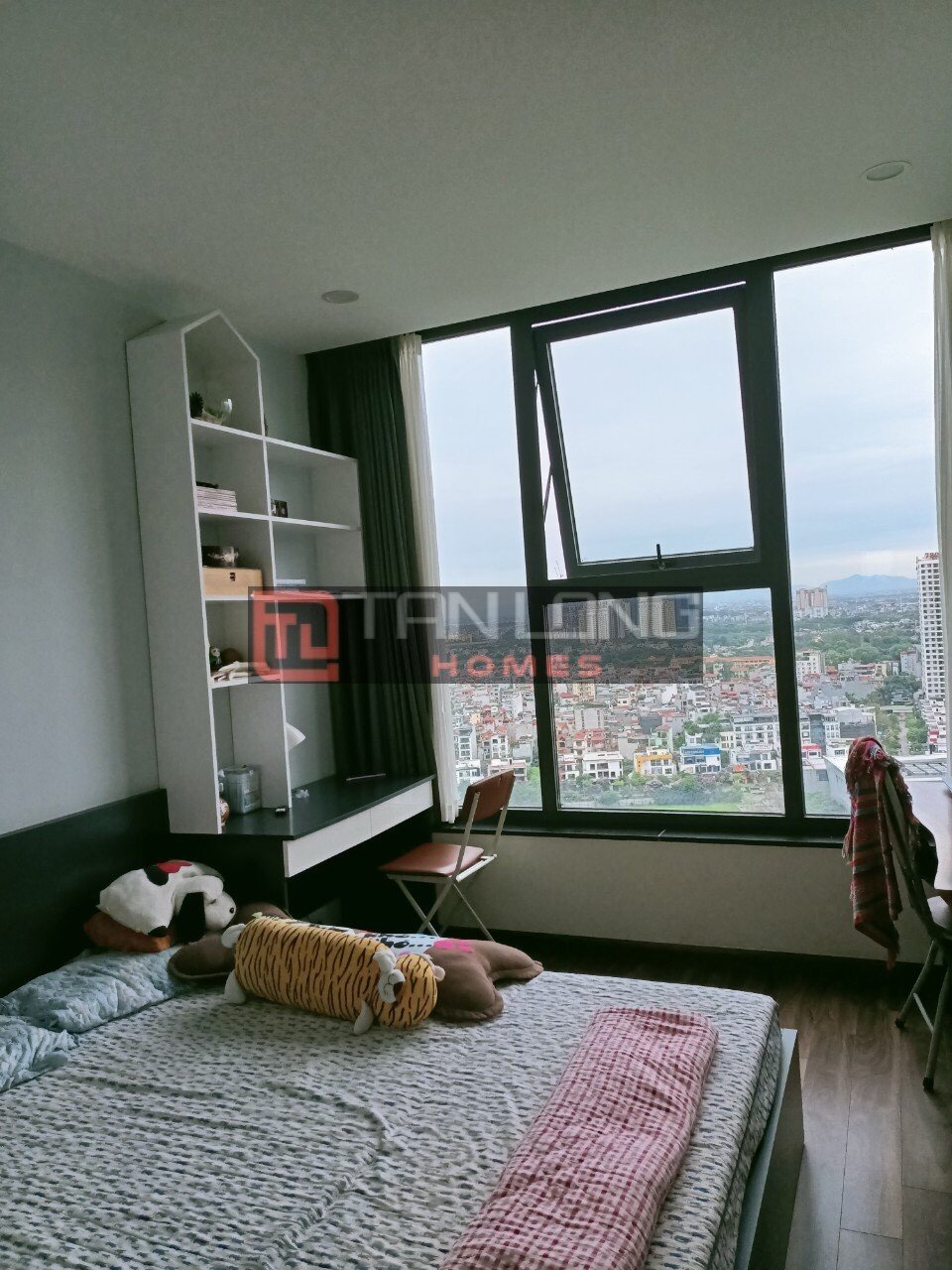 Selling a sophisticated 3-bedroom apartment in Diplomatic Corp N01T8 3