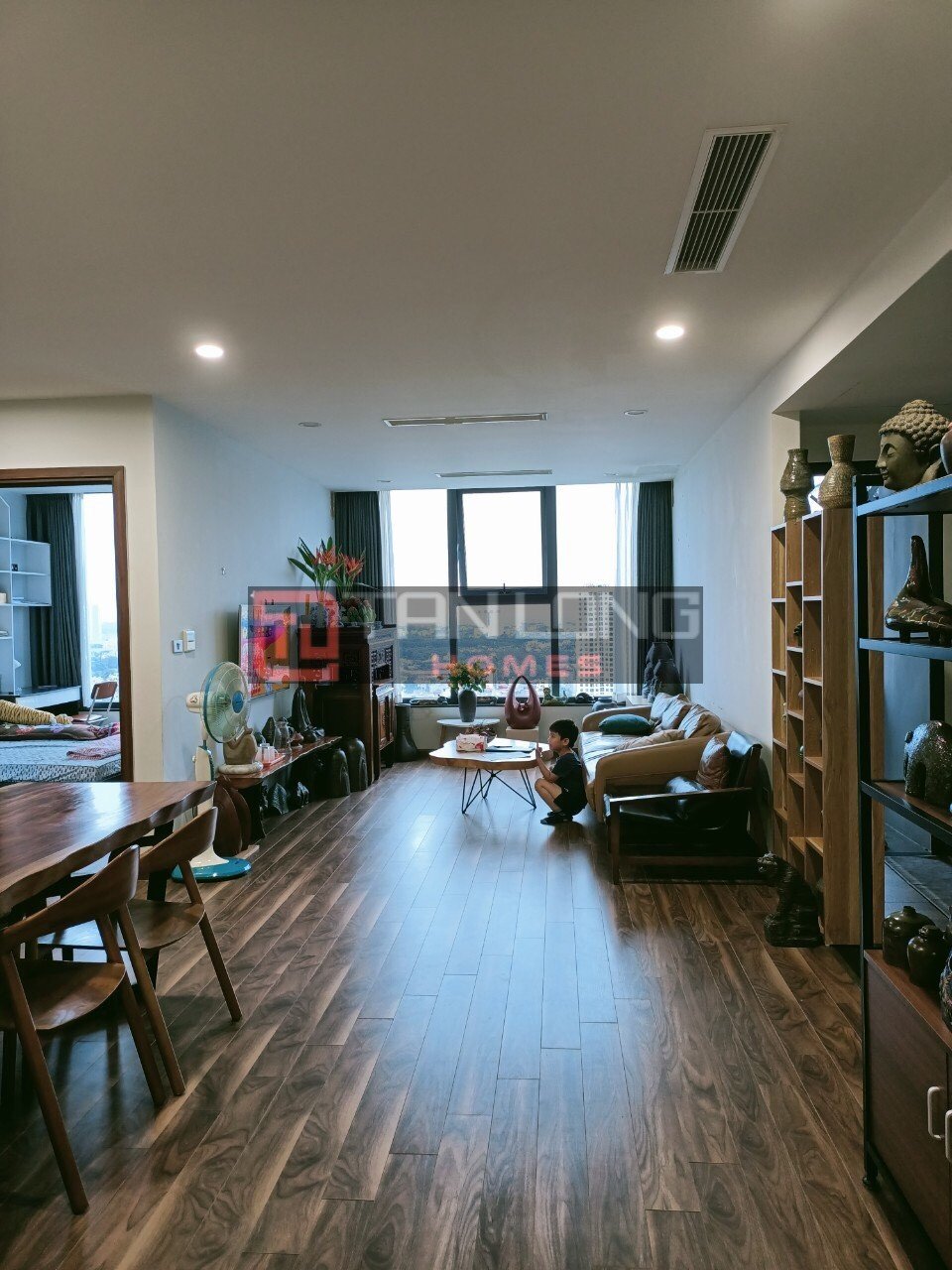 Selling a sophisticated 3-bedroom apartment in Diplomatic Corp N01T8 4