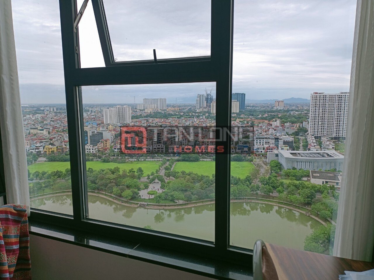 Selling a sophisticated 3-bedroom apartment in Diplomatic Corp N01T8 5