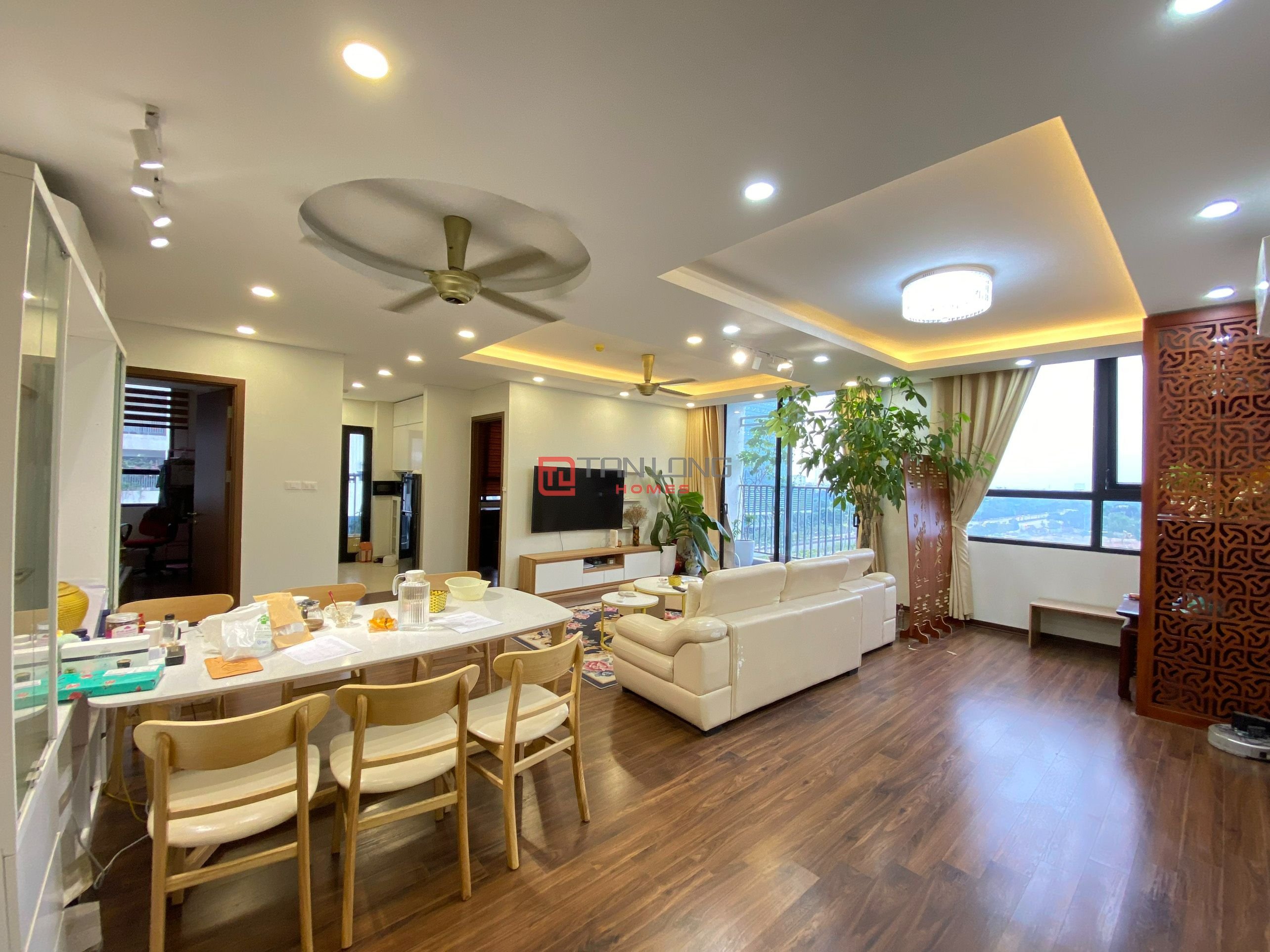 Siêu HOT! Bán nhanh căn góc 133m2 full đồ xịn tại N01T1 Ngoại Giao Đoàn 5