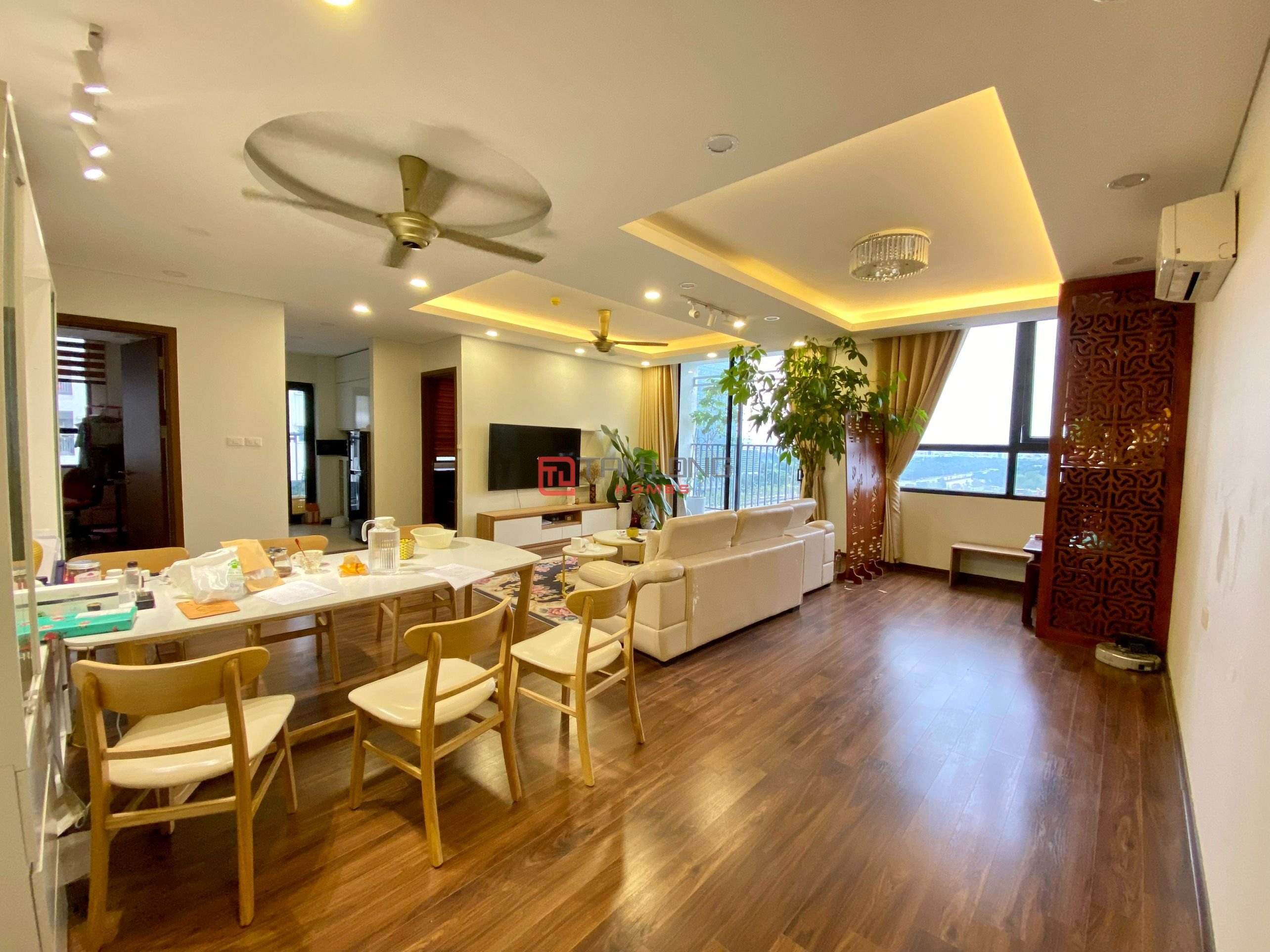 Siêu HOT! Bán nhanh căn góc 133m2 full đồ xịn tại N01T1 Ngoại Giao Đoàn 6