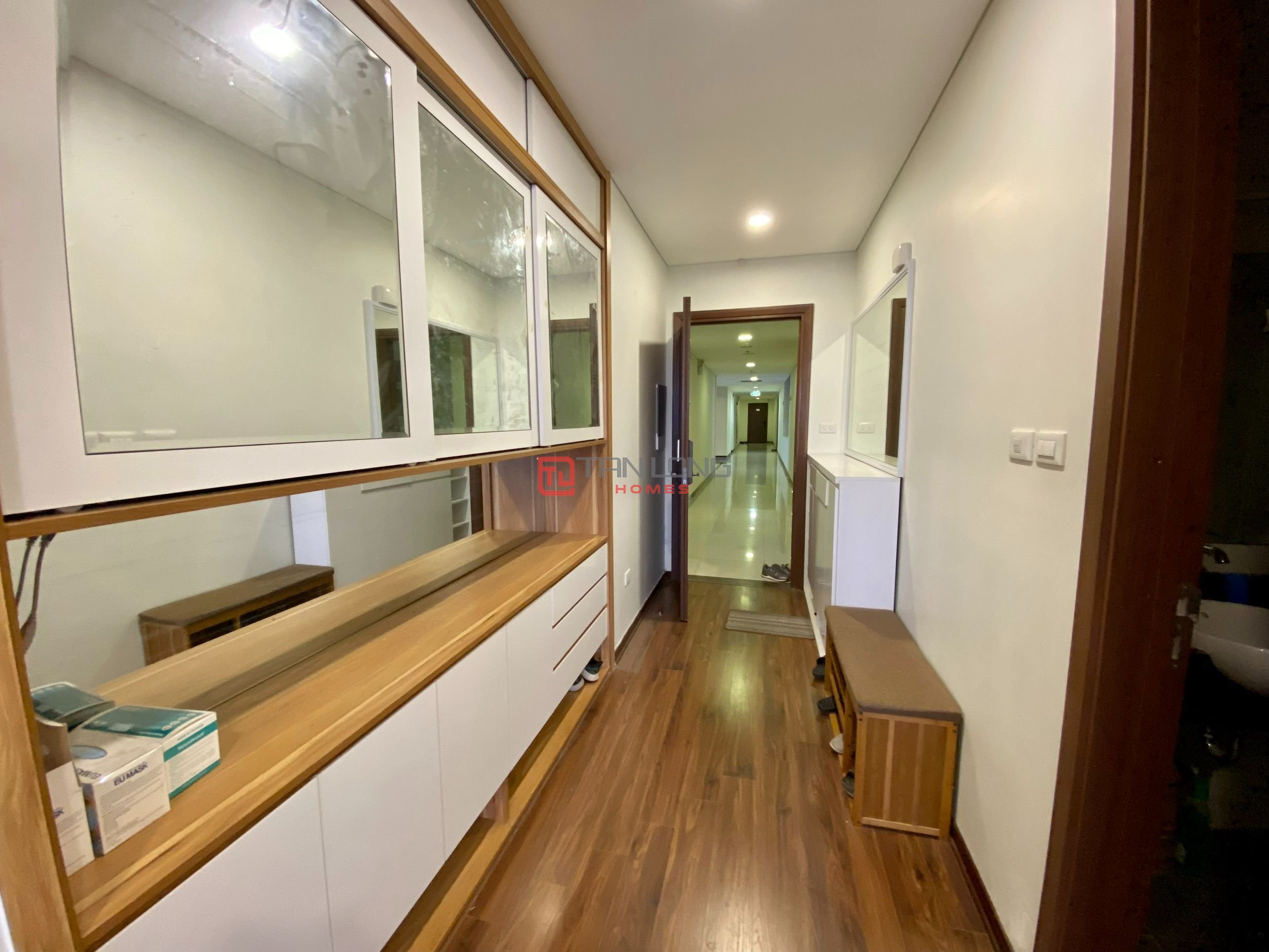 Siêu HOT! Bán nhanh căn góc 133m2 full đồ xịn tại N01T1 Ngoại Giao Đoàn 9